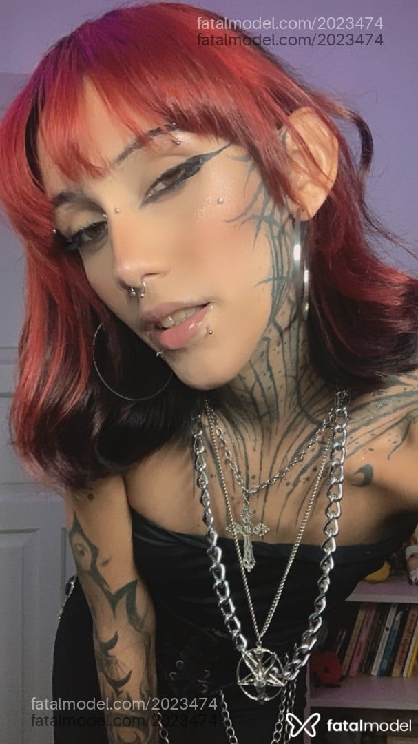 Acompanhante mulher trans com cabelo castanho de olhos mel em Virtual - Letícia