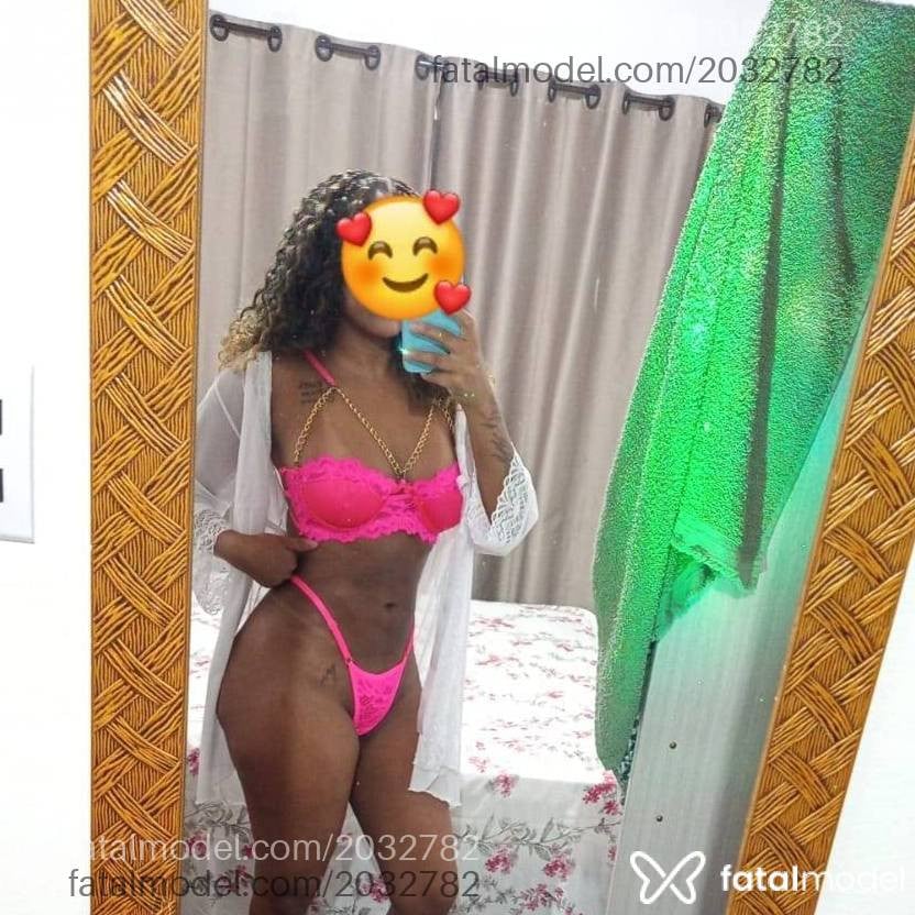 Acompanhante mulher morena (o) de olhos pretos - Michele