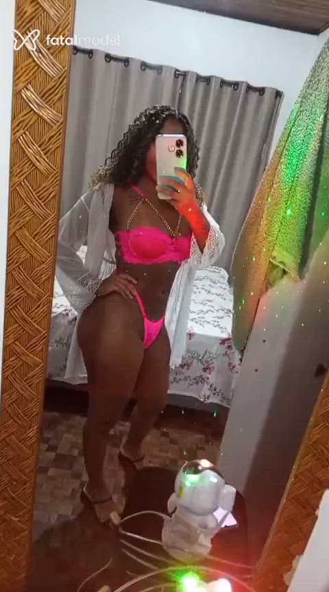 Acompanhante mulher morena (o) de olhos pretos - Michele