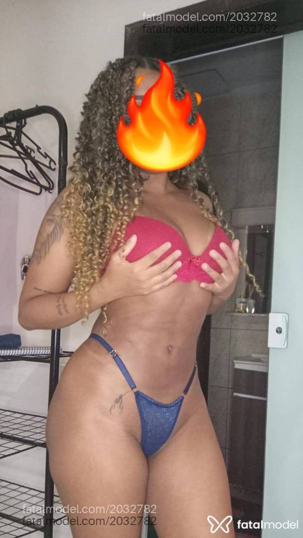 Acompanhante mulher morena (o) de olhos pretos - Michele