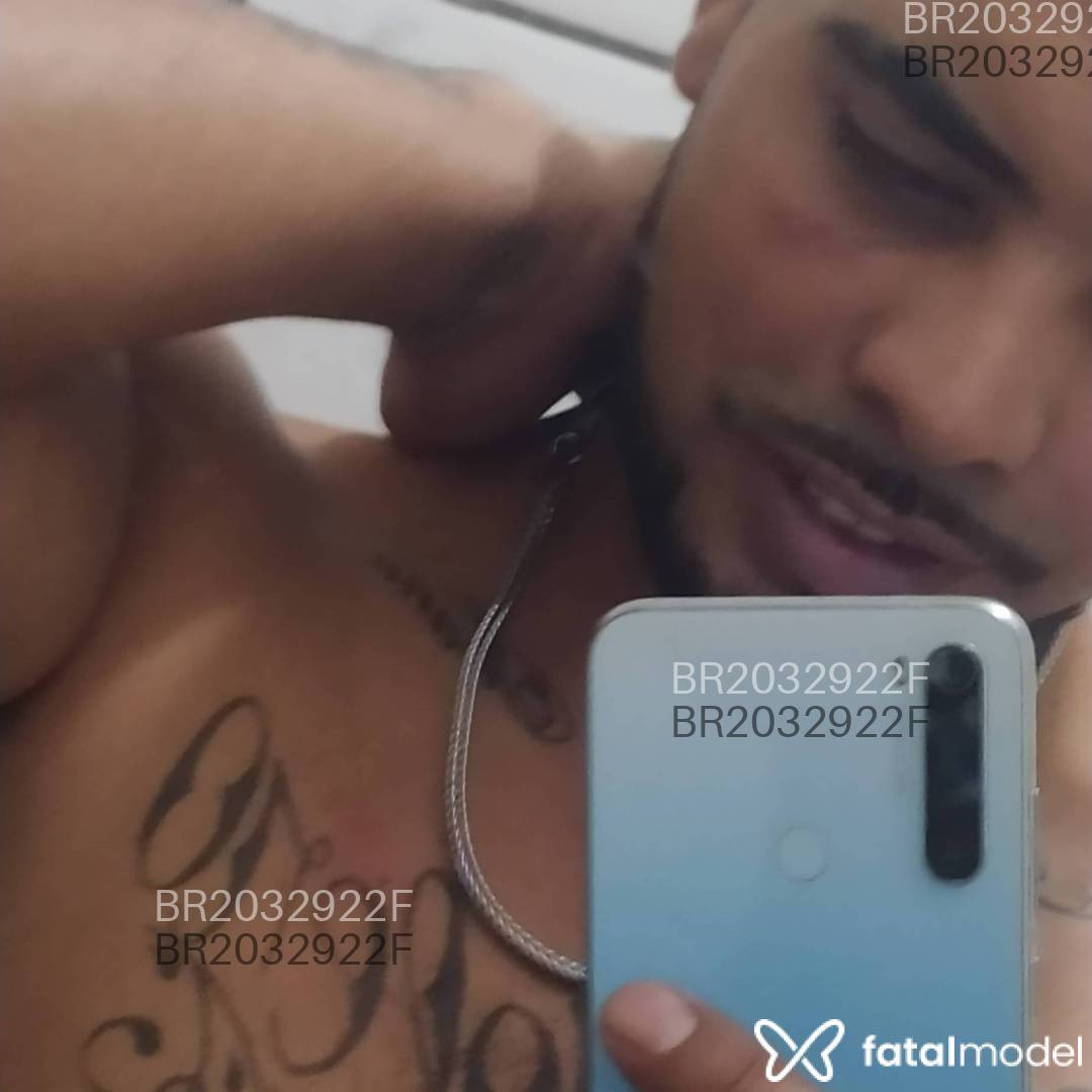 Acompanhante homem com cabelo grisalho de olhos castanhos em Balneário Camboriú - Blackbc