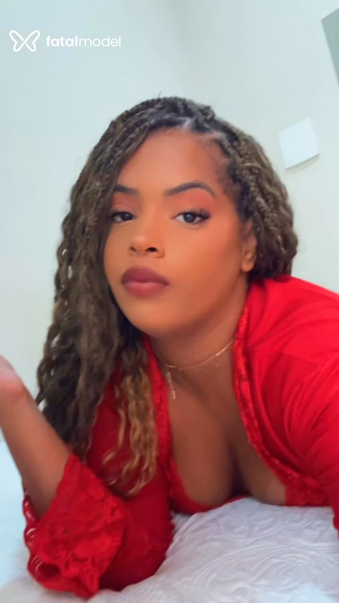 Acompanhante mulher com cabelo castanho de olhos castanhos - Cacau Morais Acompanhante mulher com cabelo castanho de olhos castanhos - Cacau Morais