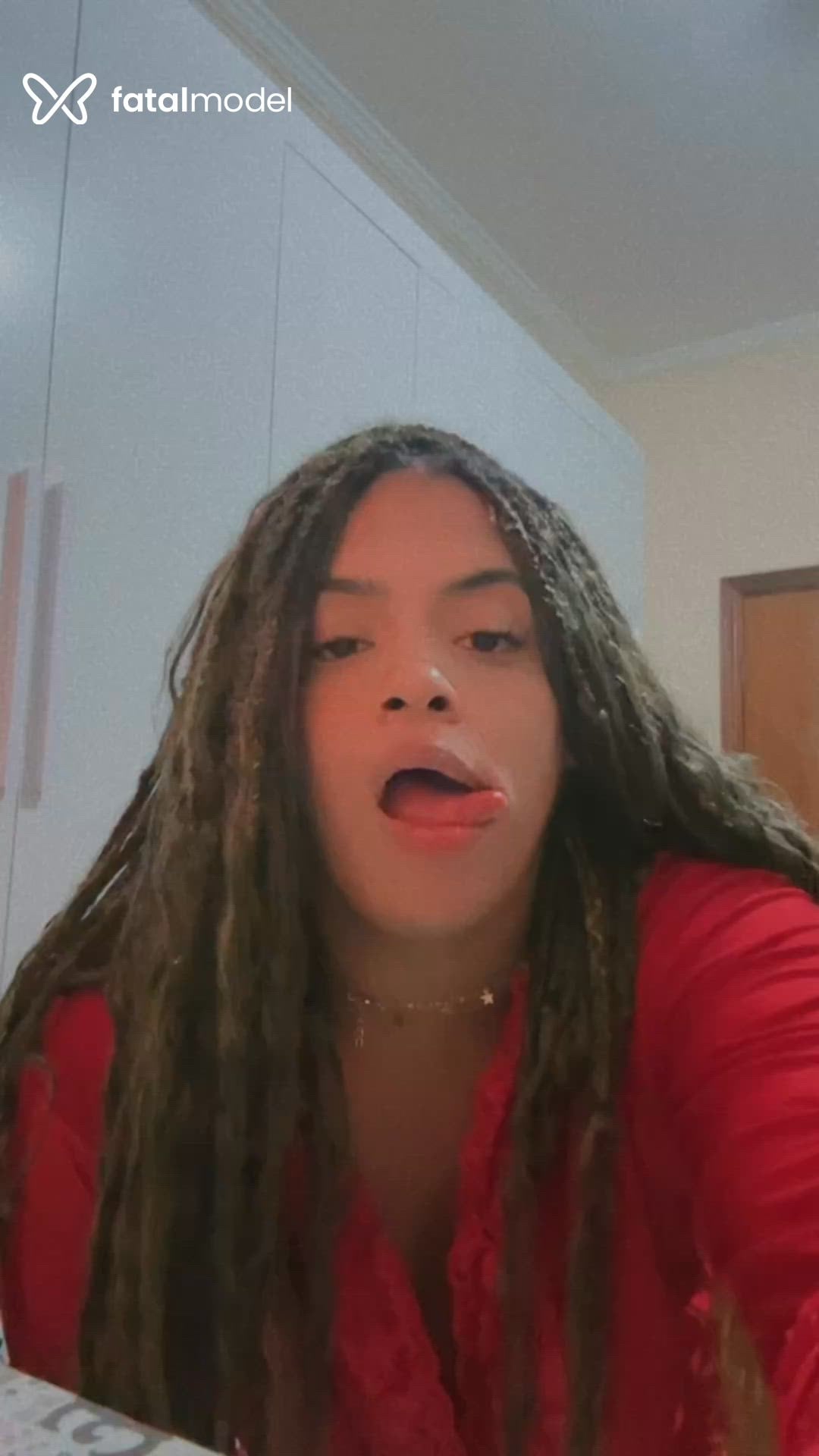 Acompanhante mulher com cabelo castanho de olhos castanhos - Cacau Morais Acompanhante mulher com cabelo castanho de olhos castanhos - Cacau Morais