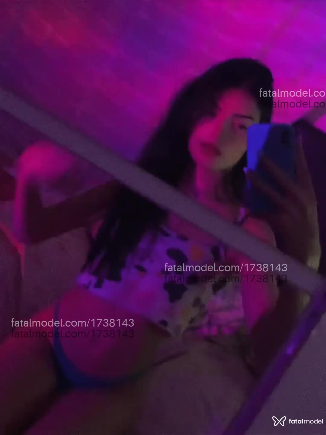 Acompanhante mulher trans com cabelo colorido de olhos castanhos em São Paulo - Kauanny