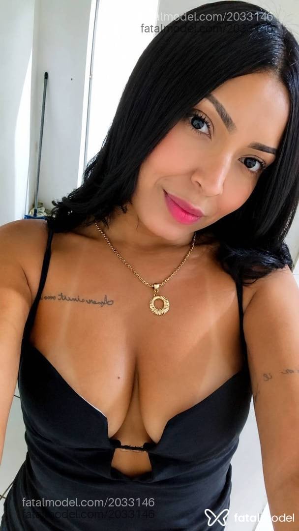 Acompanhante mulher loira (o) de olhos castanhos - Fernanda Medeiros