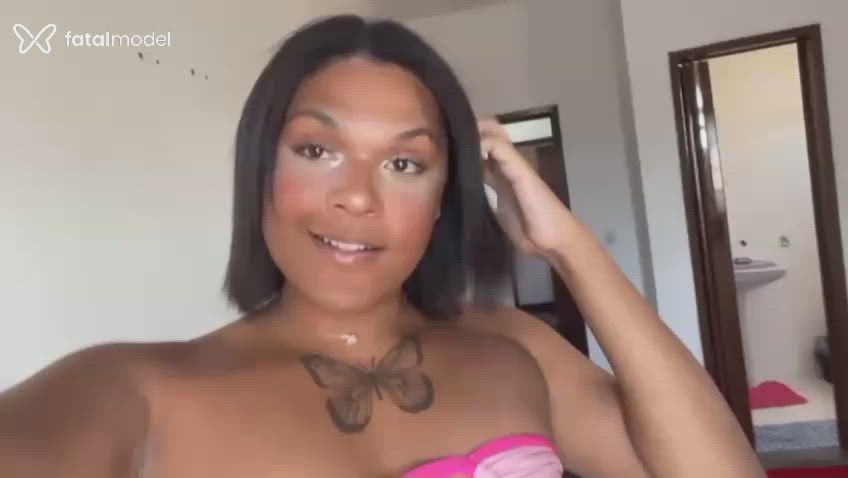 Acompanhante mulher trans morena (o) de olhos castanhos - Thayla Brito
