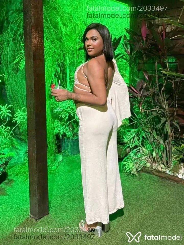 Acompanhante mulher trans morena (o) de olhos castanhos - Thayla Brito