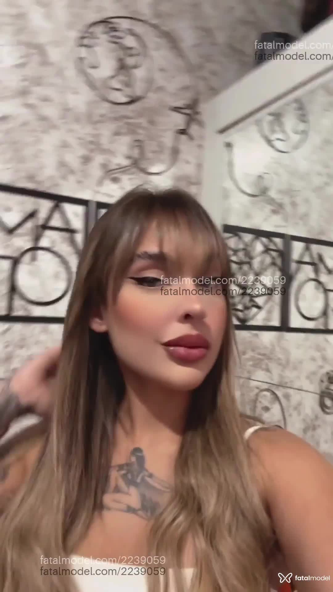 Acompanhante mulher loira (o) de olhos azuis em Marília - Larah