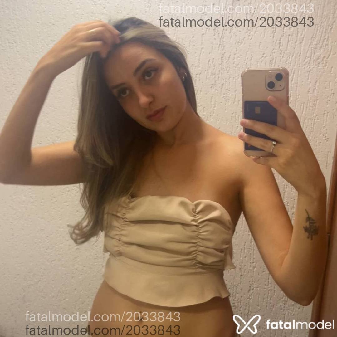 Acompanhante mulher loira (o) de olhos castanhos - Lua