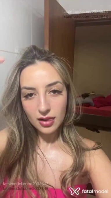 Acompanhante mulher loira (o) de olhos castanhos em Sete Lagoas - Lua