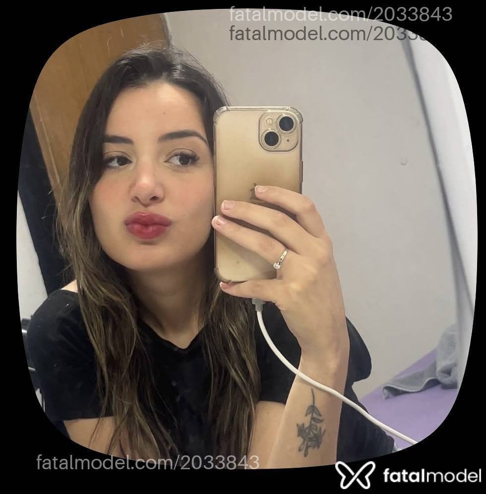 Acompanhante mulher loira (o) de olhos castanhos - Lua