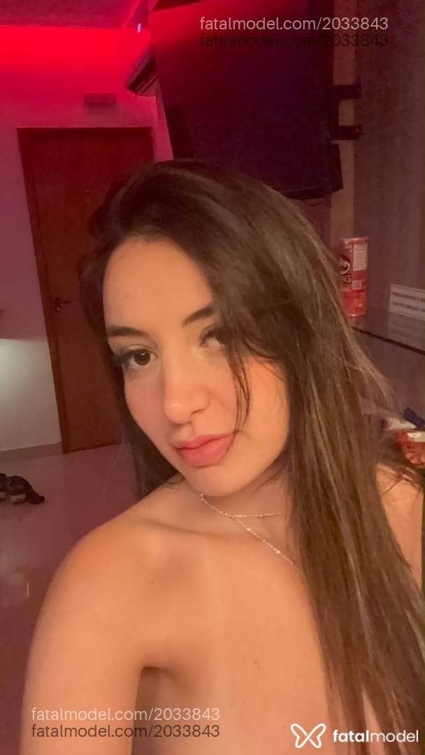Acompanhante mulher loira (o) de olhos castanhos - Lua