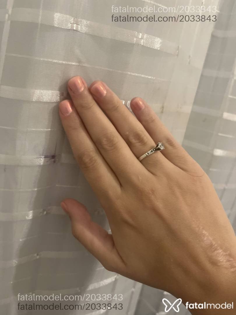 Acompanhante mulher loira (o) de olhos castanhos - Lua