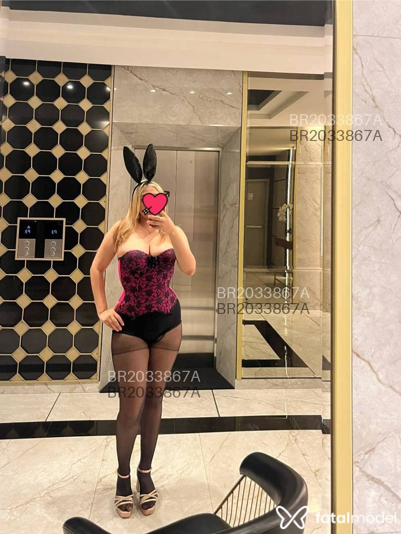 Acompanhante mulher loira (o) de olhos castanhos em Virtual - Nicole Ferrari