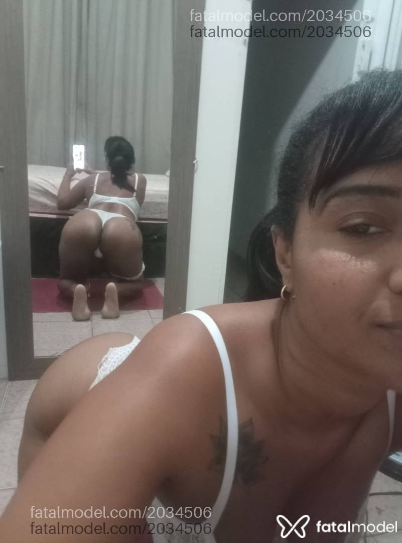 Acompanhante mulher morena (o) de olhos pretos - Juliana