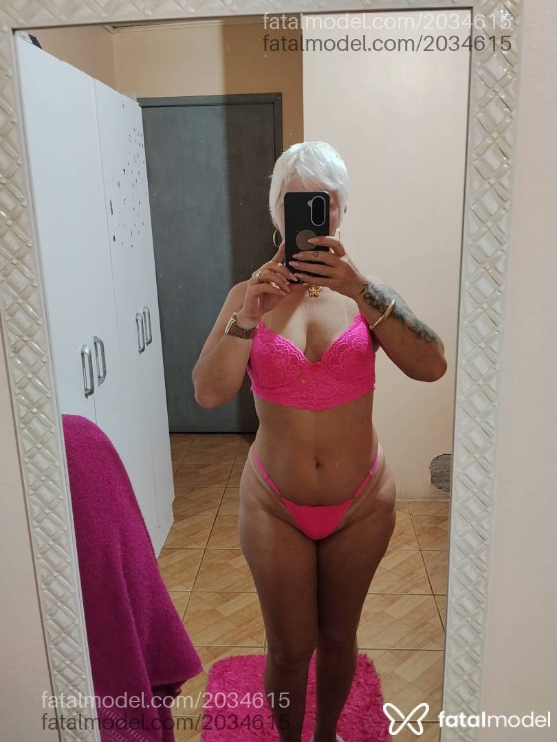 Acompanhante mulher loira (o) de olhos pretos - Ana Guedes