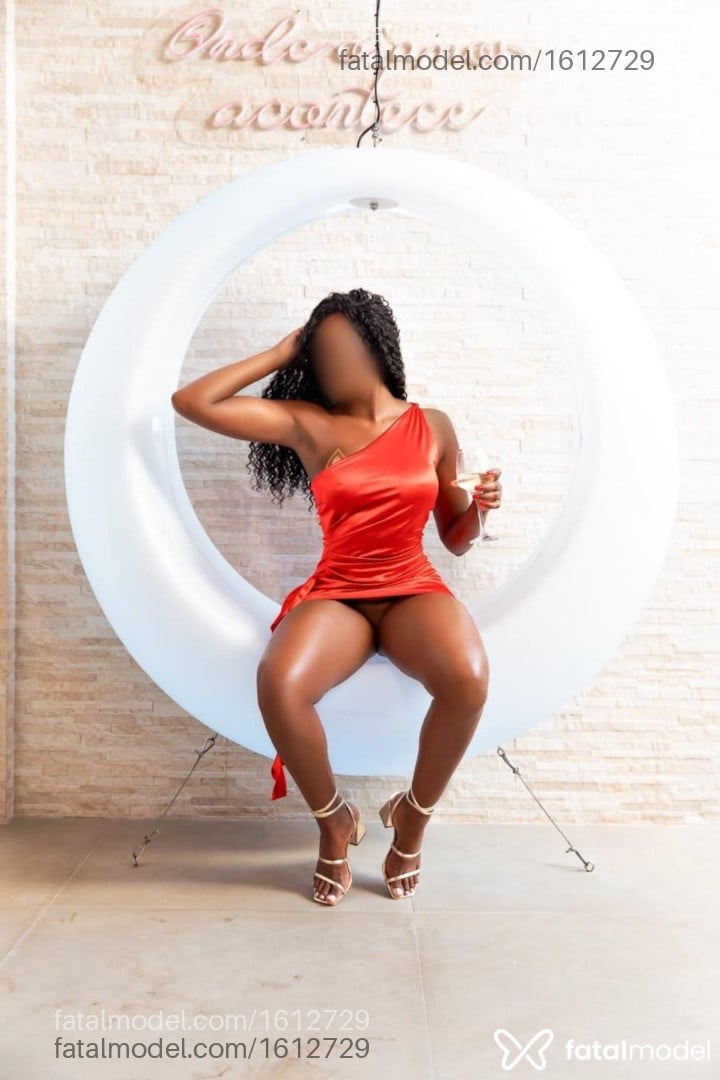 Acompanhante mulher com cabelo castanho de olhos castanhos em Belo Horizonte - Iza ferreira