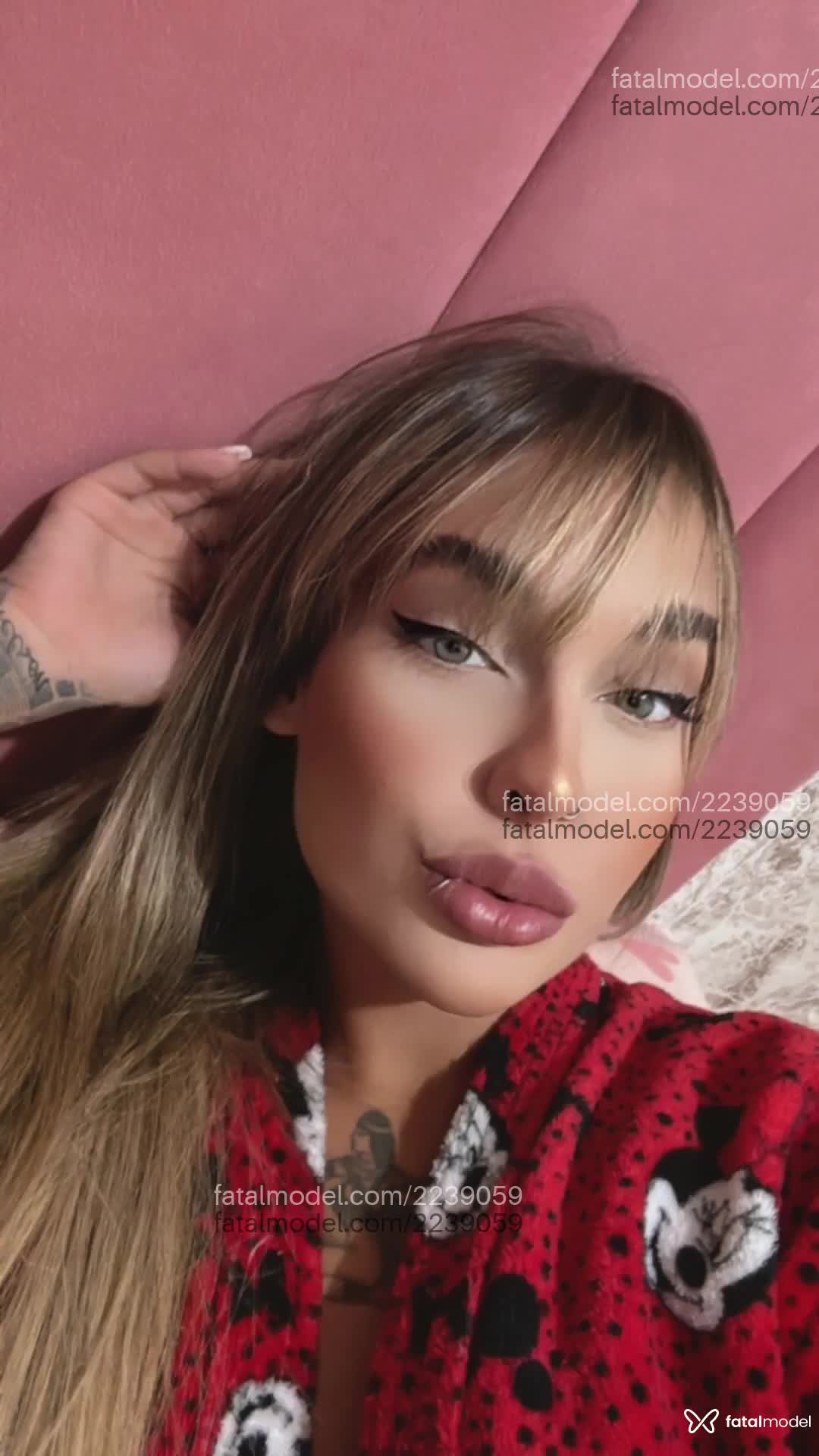 Acompanhante mulher loira (o) de olhos azuis em Marília - Larah