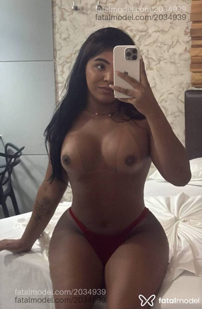 Acompanhante mulher trans morena (o) de olhos pretos - Rafaela Liz