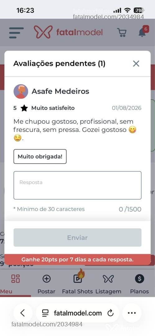 Acompanhante mulher loira (o) de olhos castanhos - Maya
