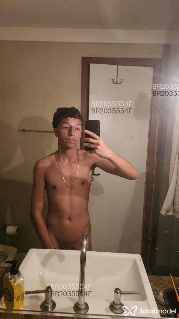 Acompanhante homem morena (o) de olhos verdes em Vitória Acompanhante homem morena (o) de olhos verdes em Vitória - Benjamin