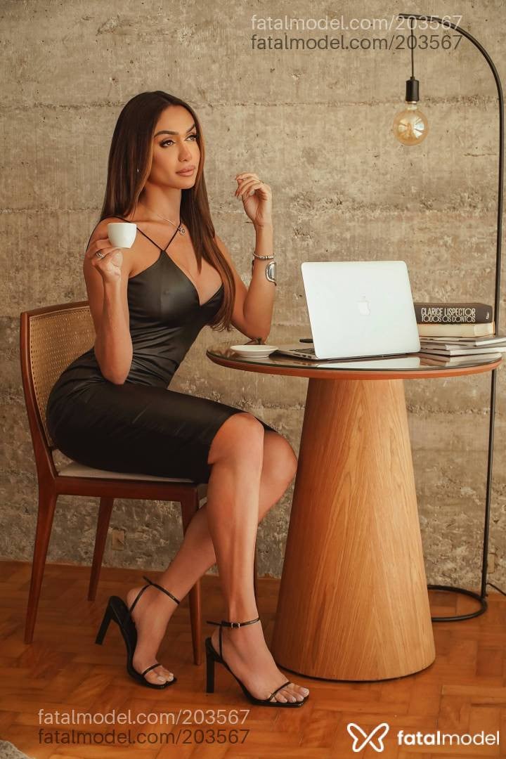 Acompanhante mulher trans com cabelo colorido de olhos castanhos em Jequié Acompanhante mulher trans com cabelo colorido de olhos castanhos em Jequié - Valentyna Castro