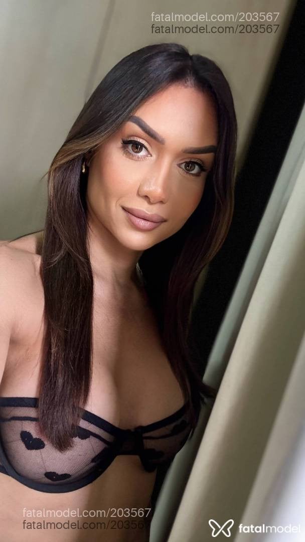 Acompanhante mulher trans com cabelo colorido de olhos castanhos em Jequié Acompanhante mulher trans com cabelo colorido de olhos castanhos em Jequié - Valentyna Castro
