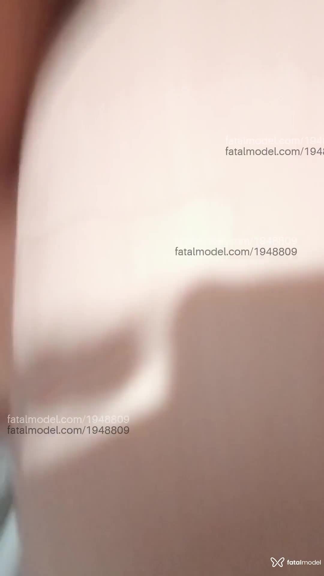 Acompanhante mulher trans com cabelo castanho de olhos verdes em Posse - Leticia Dias