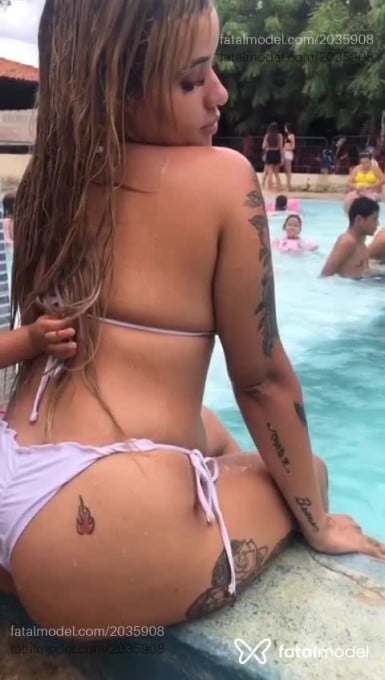 Acompanhante mulher loira (o) de olhos castanhos - Laislla