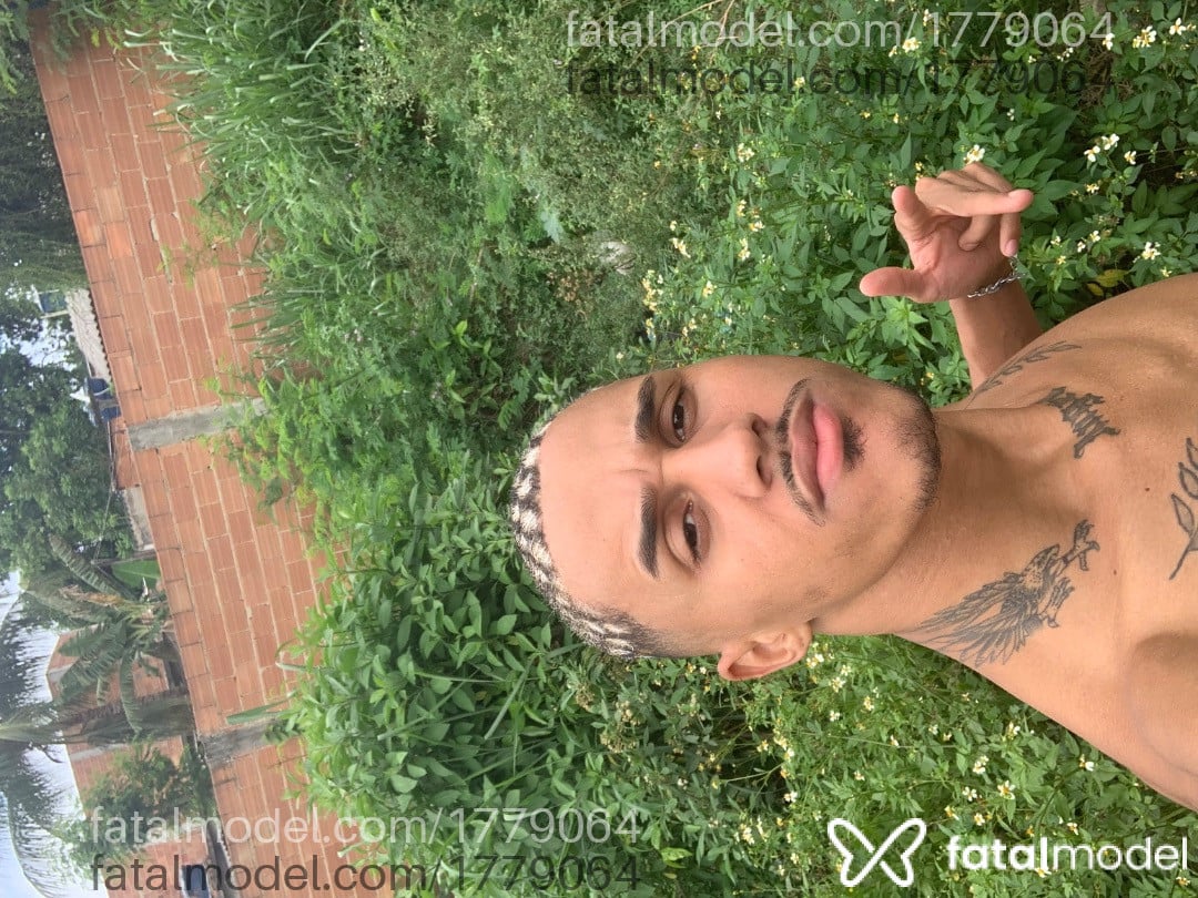 Acompanhante homem morena (o) de olhos castanhos em São Paulo - Justino