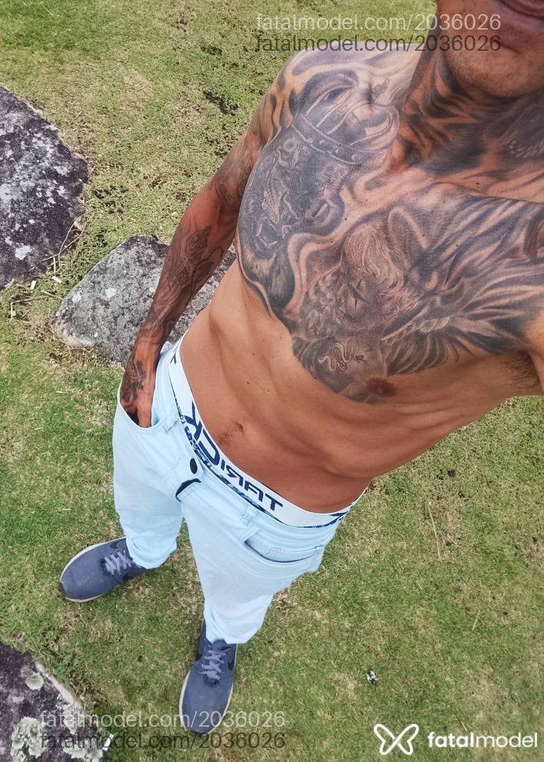 Acompanhante homem com cabelo castanho de olhos castanhos - Borel