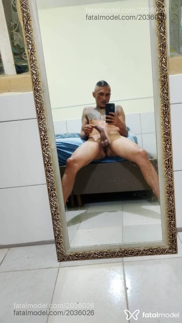Acompanhante homem com cabelo castanho de olhos castanhos - Borel