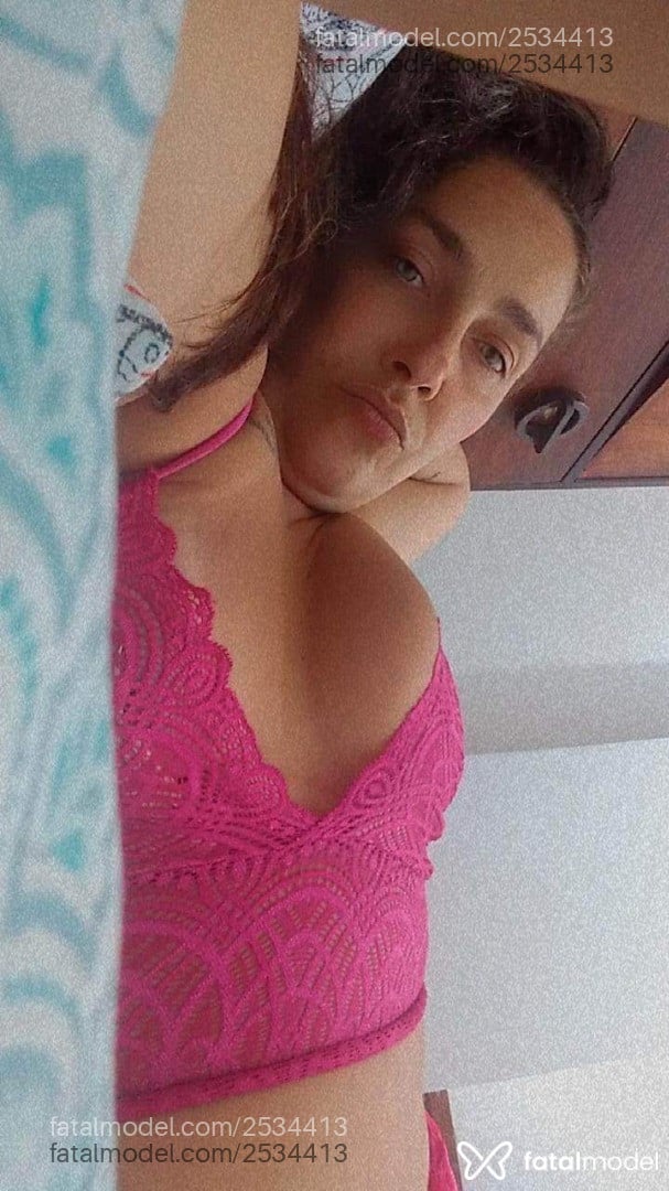 Acompanhante mulher com cabelo colorido de olhos verdes - Francesca