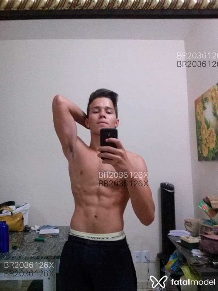 Acompanhante homem loira (o) de olhos castanhos em Uberlândia - Oliveira