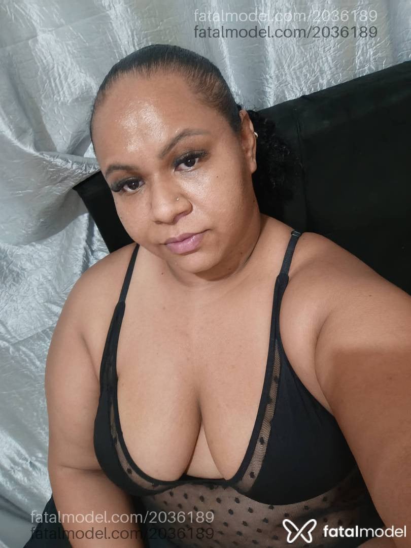 Acompanhante mulher com cabelo castanho de olhos pretos - Bombomzinho