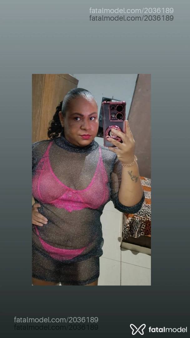 Acompanhante mulher com cabelo castanho de olhos pretos - Bombomzinho