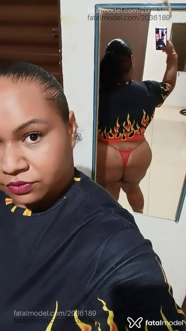 Acompanhante mulher com cabelo castanho de olhos pretos - Bombomzinho