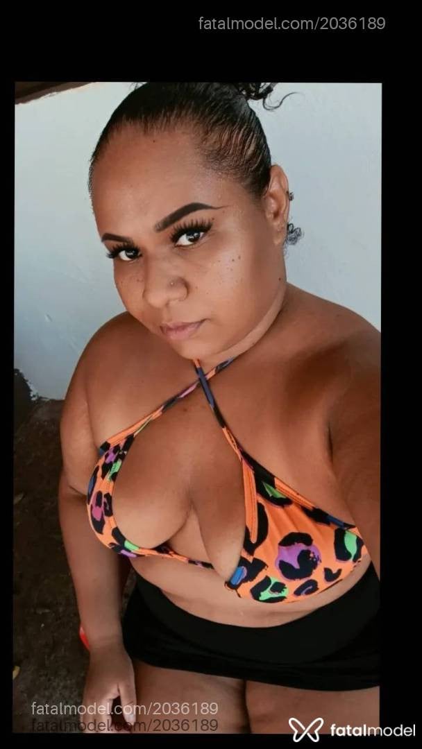 Acompanhante mulher com cabelo castanho de olhos pretos - Bombomzinho