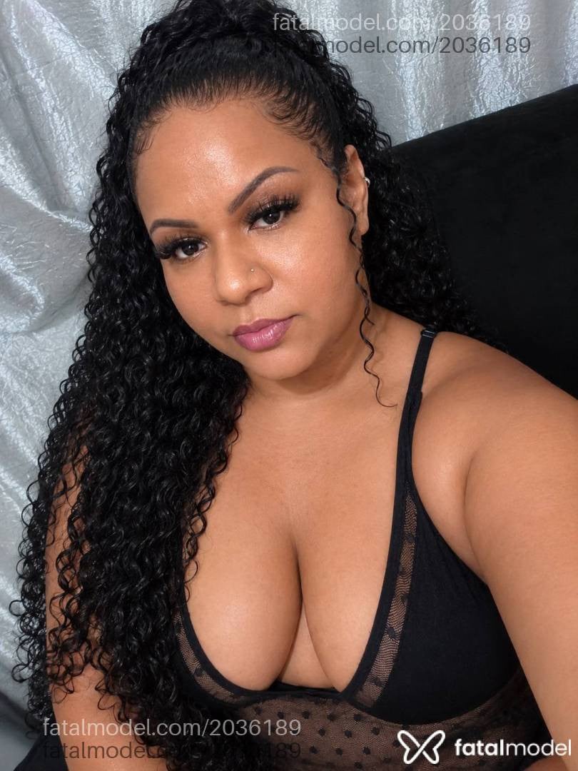 Acompanhante mulher com cabelo castanho de olhos pretos - Bombomzinho