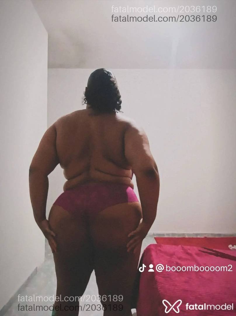 Acompanhante mulher com cabelo castanho de olhos pretos - Bombomzinho
