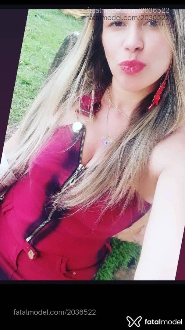 Acompanhante mulher loira (o) de olhos castanhos - Kelly