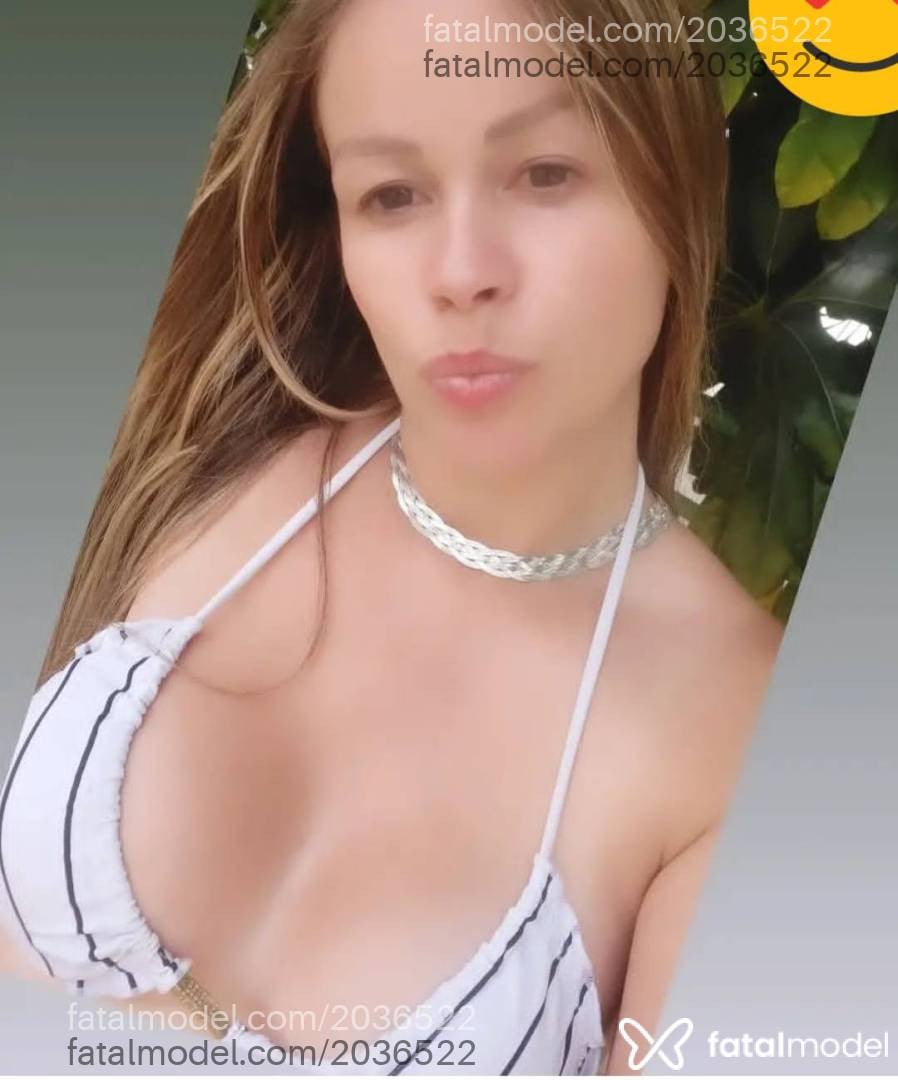 Acompanhante mulher loira (o) de olhos castanhos - Kelly