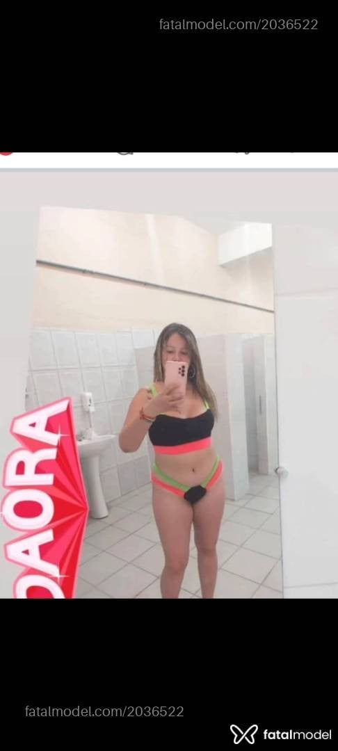 Acompanhante mulher loira (o) de olhos castanhos - Kelly