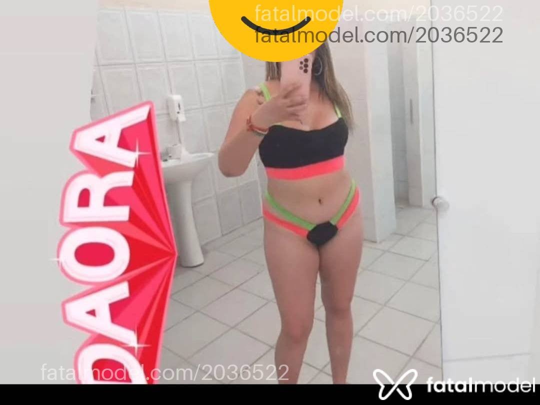 Acompanhante mulher loira (o) de olhos castanhos - Kelly