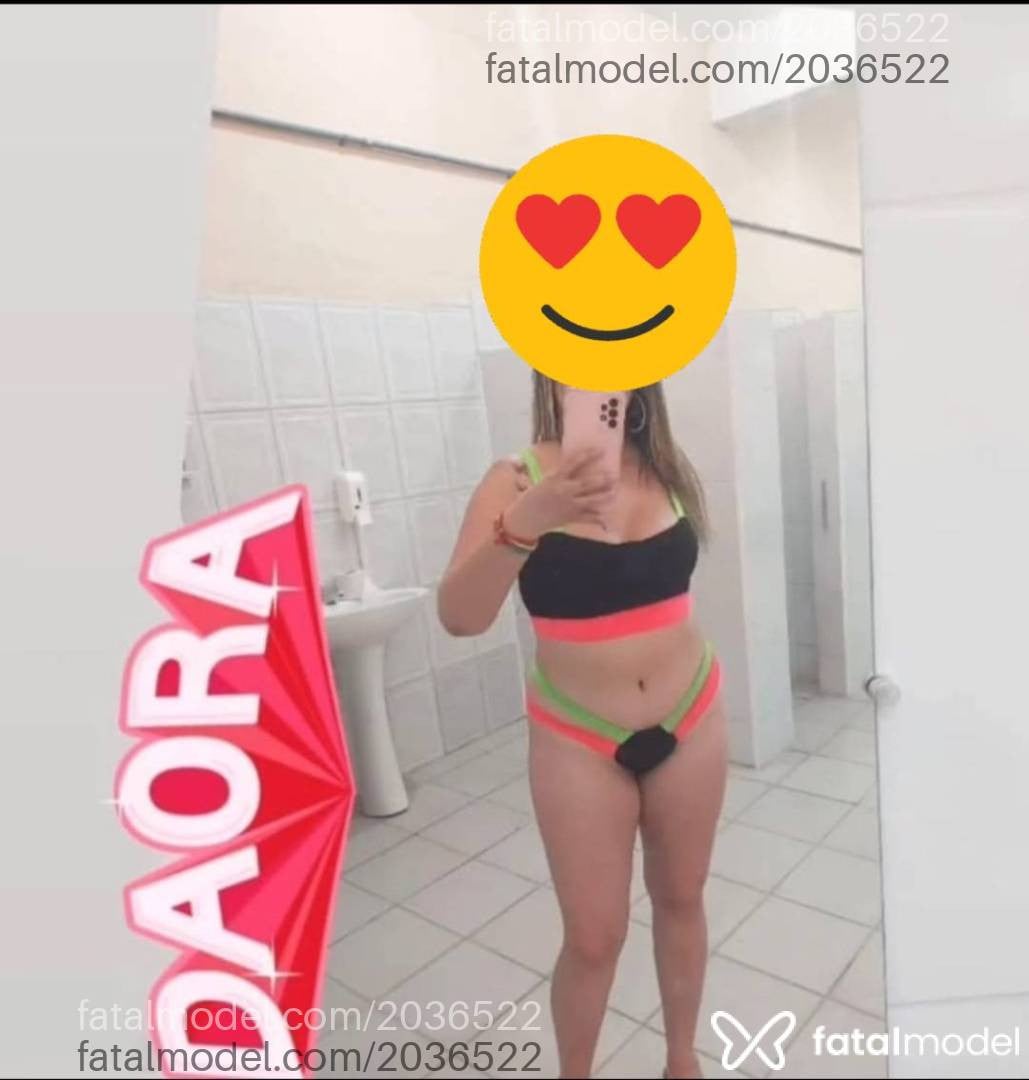 Acompanhante mulher loira (o) de olhos castanhos - Kelly