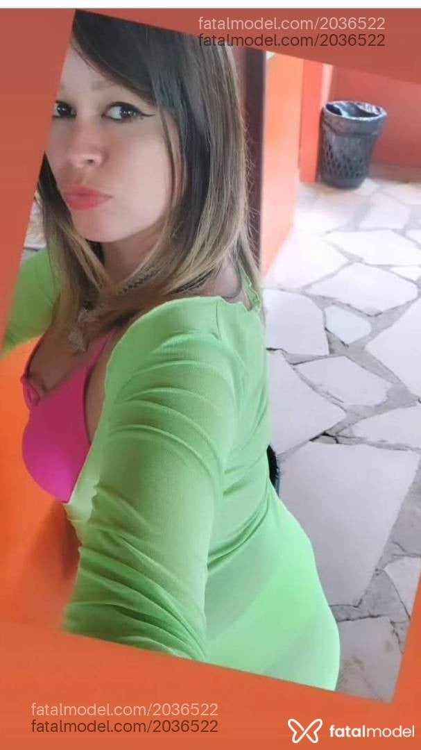 Acompanhante mulher loira (o) de olhos castanhos - Kelly