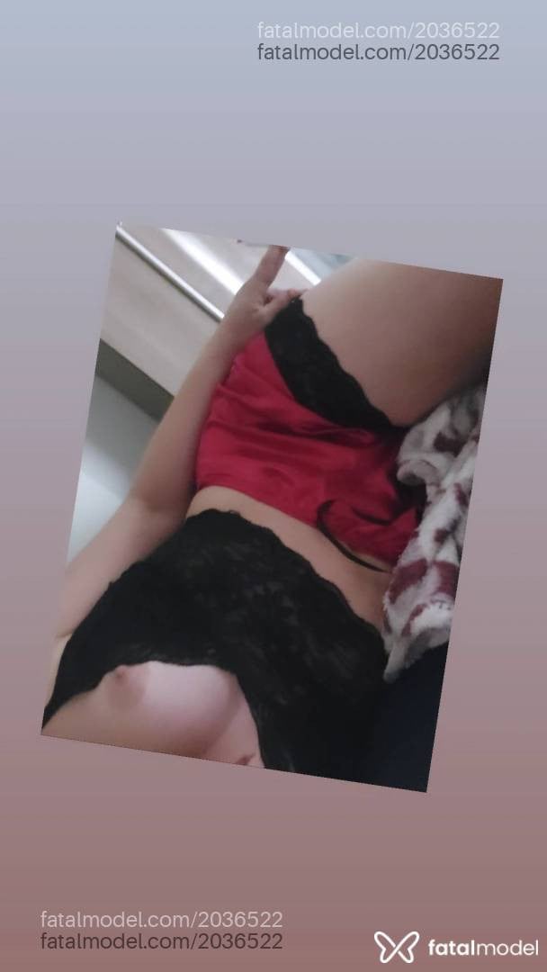 Acompanhante mulher loira (o) de olhos castanhos - Kelly