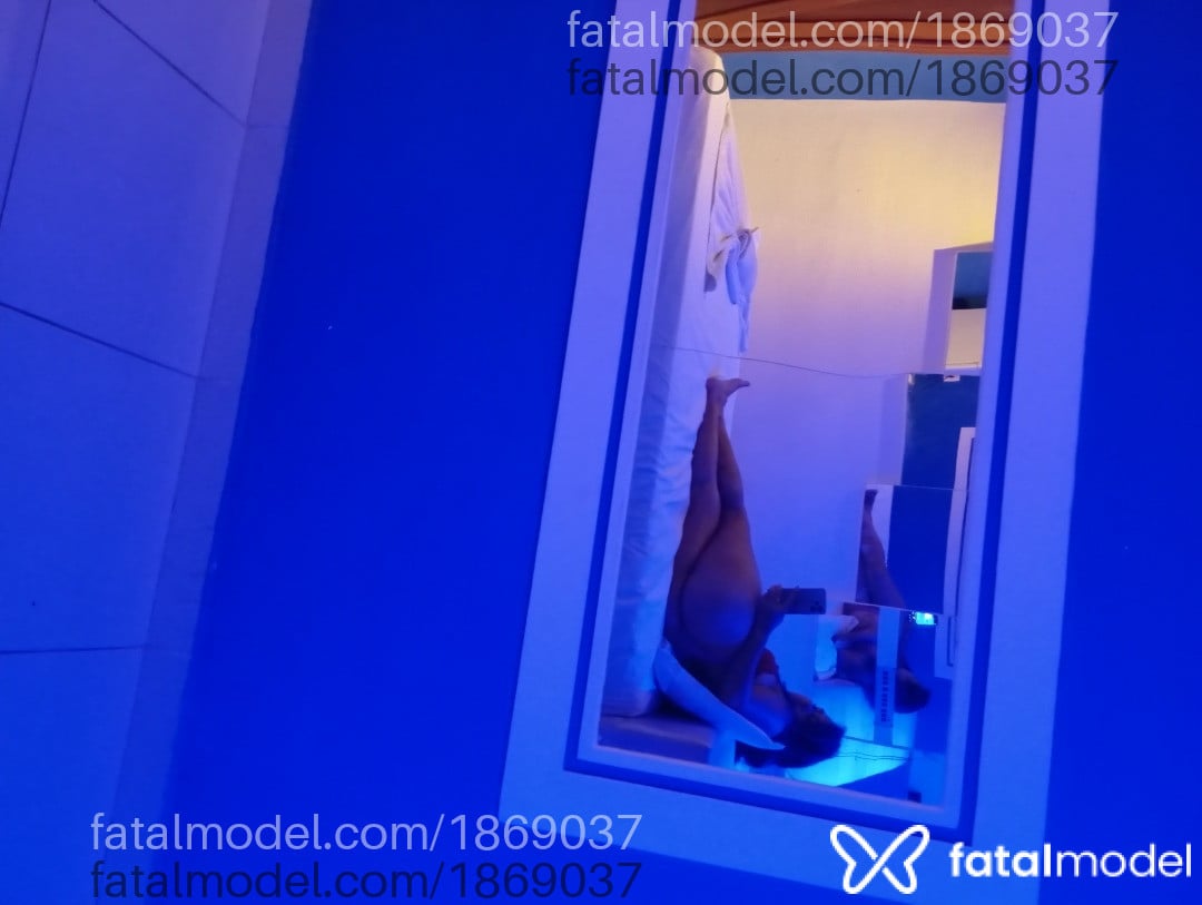 Acompanhante mulher com cabelo colorido de olhos castanhos em Cruz das Almas Acompanhante mulher com cabelo colorido de olhos castanhos em Cruz das Almas - Isis Melo