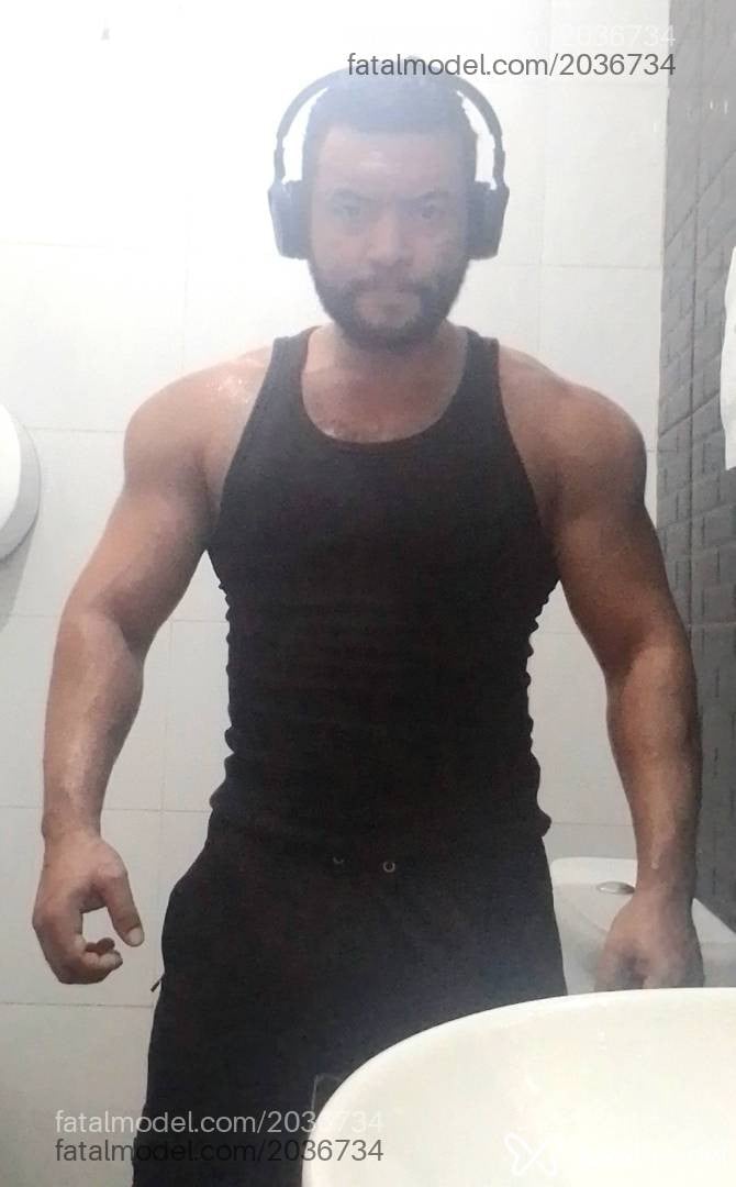 Acompanhante homem morena (o) de olhos castanhos - Magnata