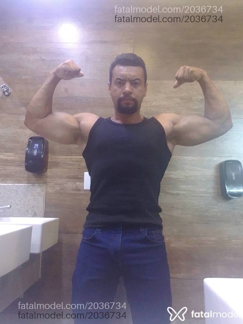 Acompanhante homem morena (o) de olhos castanhos - Magnata